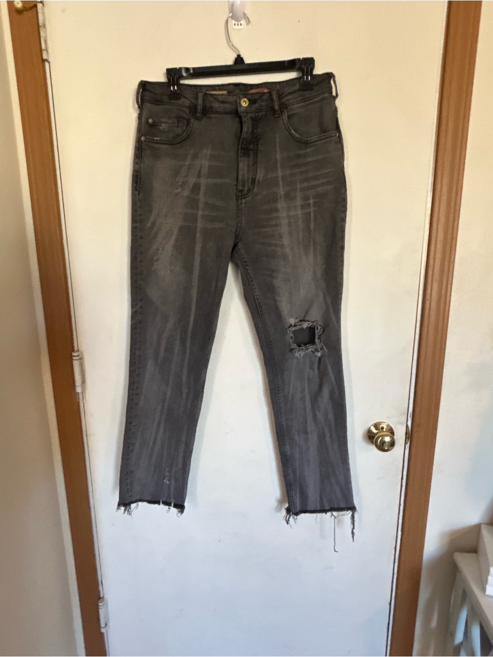 Oil to size 30 Black/gray Raw hem denim jeans